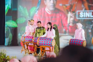 Bupati Bantaeng Uji Nurdin Bersama Ketua PKK Hadiri Warna Budaya Yang Dibuka Selvi Ananda