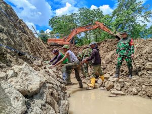 Dansatgas TMMD Ke-124 Kodim 1410/ Bantaeng lakukan pengecekan Embung Desa Barua 