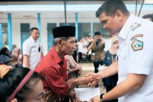 Bupati Bantaeng Uji Nurdin Serahkan Bantuan Atensi Rp 208 Juta Kepada 78 Penerima Manfaat