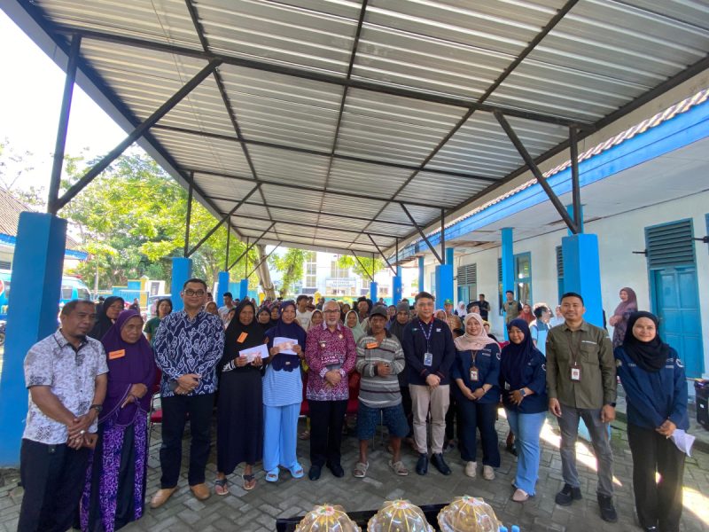 Wabup Bantaeng Salurkan Bantuan Atensi Kepada 90 Penerima Manfaat