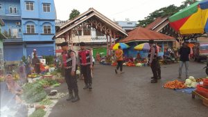 Patroli Dialogis di Pasar Sentral Bantaeng, Personel Sat Samapta Polres Bantaeng Sampaikan Himbauan Kamtibmas