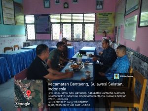 Babinsa Kelurahan Onto Laksanakan Komsos Bersama Kepsek SD Onto Bahas Kebersihan Lingkungan Sekolah