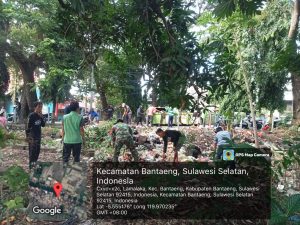 Babinsa Kelurahan Lembang Gelar Karya Bakti Bersama Warga dan DLH Bantaeng