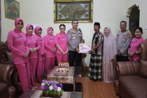 Anjangsana Hari Bhayangkara Ke 79, Kapolres Bantaeng Kunjungi Purnawirawan dan Warakawuri