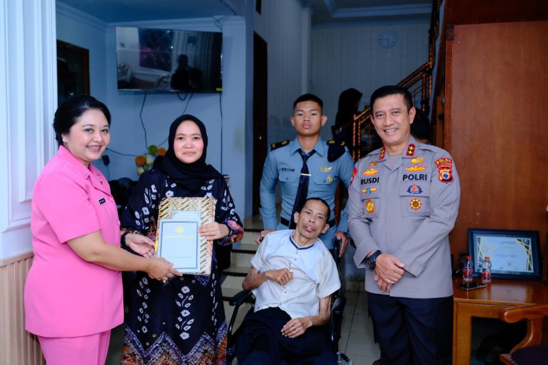 Kapolda Sulsel Laksanakan Giat Anjangsana dalam Rangka Hari Bhayangkara ke-79 Tahun 2025