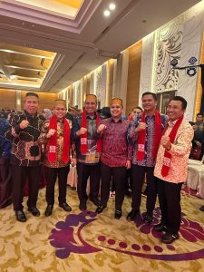 Hadiri Pelantikan KKSS, Bupati Bantaeng Uji Nurdin Beri Selamat Amran Sulaiman