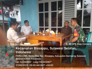 Babinsa Kelurahan Bonto Rita Aktifkan Pos Kamling Bersama Tokoh Masyarakat