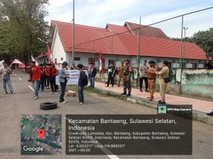Babinsa Kelurahan Lembang Laksanakan Pemantauan Aksi Unjuk Rasa di Depan Kantor Pertanian Kabupaten Bantaeng