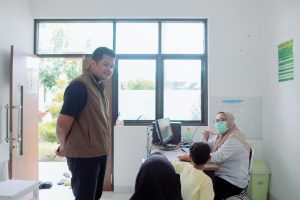 Sidak Puskesmas Bissappu, Bupati Bantaeng Uji Nurdin Temukan Kapus Tak Berkantor
