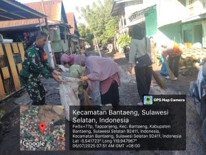 Babinsa Bersama Instansi Terkait Giat Kerja Bakti Pasca Banjir di Kelurahan Bonto Rita