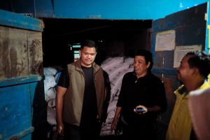 Hingga larut, Bupati Bantaeng terus pantau kondisi rumah warga terdampak banjir