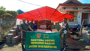 Dandim 1410/Bantaeng Pimpin Penyerahan Bantuan Sembako Ke Posko Dapur Umum Bencana Banjir