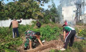 Babinsa Koramil 1410-01/Bissappu bersama Mahasiswa KKN dan Warga, Karya Bakti Pembersihan Lingkungan