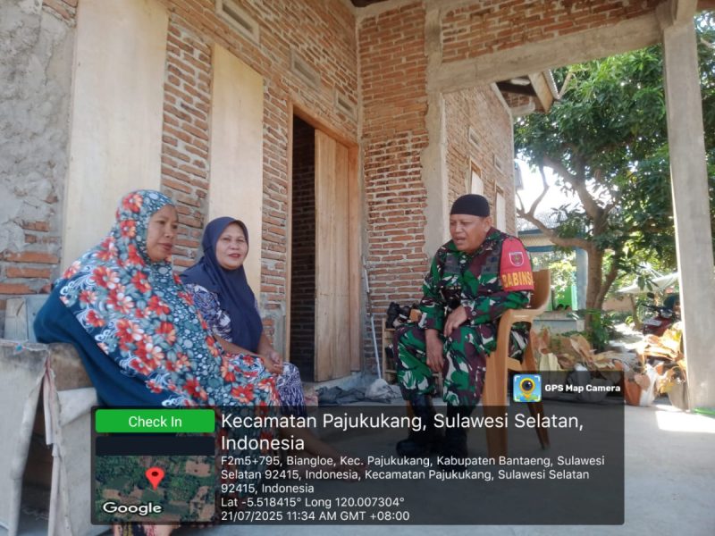 Babinsa Desa Biangloe laksanakan komsos, imbau warga jaga kesehatan dan jalin silaturahmi