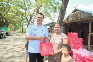 Temukan Warga Tidak Memiliki Kasur Pasca Banjir, Bupati Bantaeng Berikan Paket Bantuan