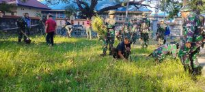 Babinsa Koramil 1410-02/Eremerasa Karya Bakti Bersama Warga Dalam Rangka Menyambut HUT RI Ke-80 Tahun 2025