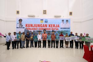 Pj Gubernur Papua Agus Fatoni Ajak Masyarakat Supiori Jaga Iklim Kondusif dan Sukseskan PSU 6 Agustus