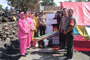 Polres Bantaeng Salurkan Bantuan Sembako Untuk Warga Korban Kebakaran di Bonto Lebang