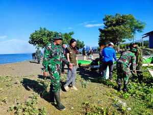 Sambut HUT Ke-80 RI, Kodim 1410/Bantaeng Bersama Komponen Masyarakat Laksanakan Karya Bakti Bersih Pantai