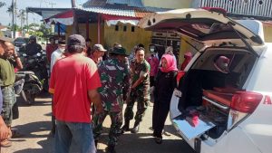 Anggota Kodim 1410/Bantaeng Sigap Bantu Korban Kecelakaan Lalu Lintas
