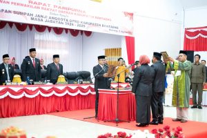 Disaksikan Forkopimda, Dua Anggota DPRD Bantaeng Resmi Dilantik dan Diambil Sumpahnya