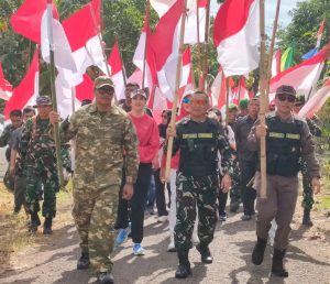 Dandim 1410 Bantaeng Bersama Forkopimda dan Komponen Masyarakat Mengibarkan Bendera Merah Putih di Puncak Batu Ejayya Bantaeng