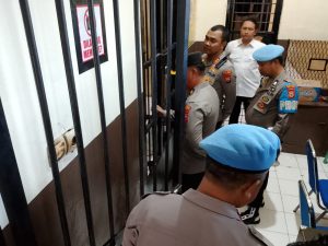 Usai Apel Pagi, Kapolres Bantaeng Cek Ruang Sel Tahanan dan Petugas Jaga