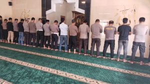 Polres Bantaeng Gelar Shalat Ghoib Untuk Almarhum Driver Ojol Affan Kurniawan di Masjid Kurnia Ilahi