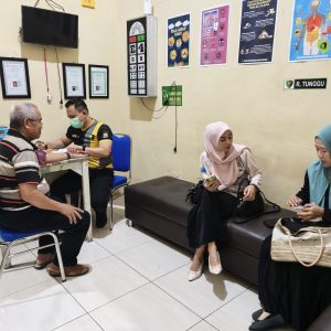 Sidokkes Polres Bantaeng Berikan Pelayanan Kesehatan pada Personel Polri dan Masyarakat