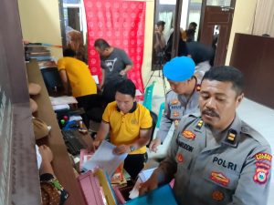 Pemohon SKCK Serbu Polres Bantaeng, Kasi’ Propam Turun Tangan