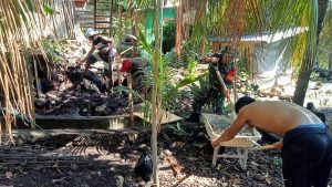 Babinsa Koramil 1410-01/Bissappu Bersama Warga Laksanakan Karya Bakti Pembersihan Saluran Air di Wilayah Binaan
