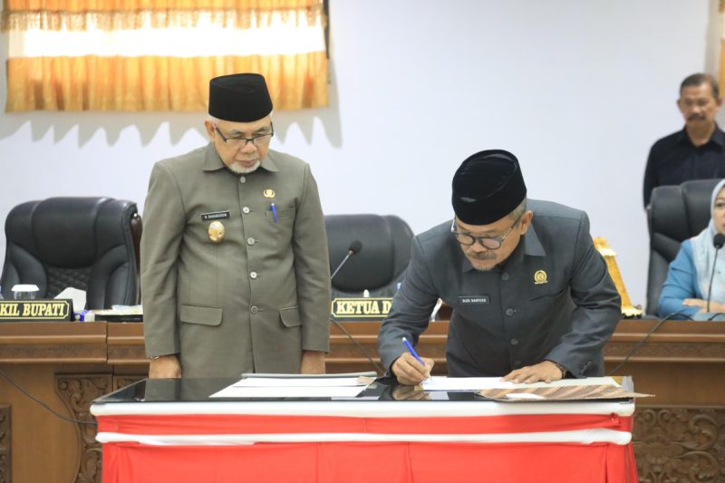 Setujui APBD Perubahan 2025, Ketua DPRD Bantaeng Tutup Paripurna