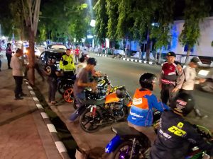 Kasat Samapta Polres Bantaeng Pimpin Patroli Malam, Sampaikan Pesan Kamtibmas