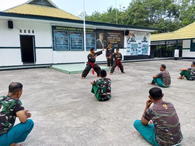 Latihan Pencak Silat Militer, Prajurit Kodim 1410/Bantaeng Tingkatkan Kemampuan Bela Diri