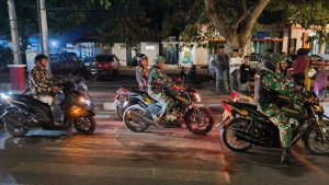 Patroli Binter Kolaborasi Kodim 1410/Bantaeng Wujudkan Keamanan dan Kebersamaan di Malam Akhir Pekan